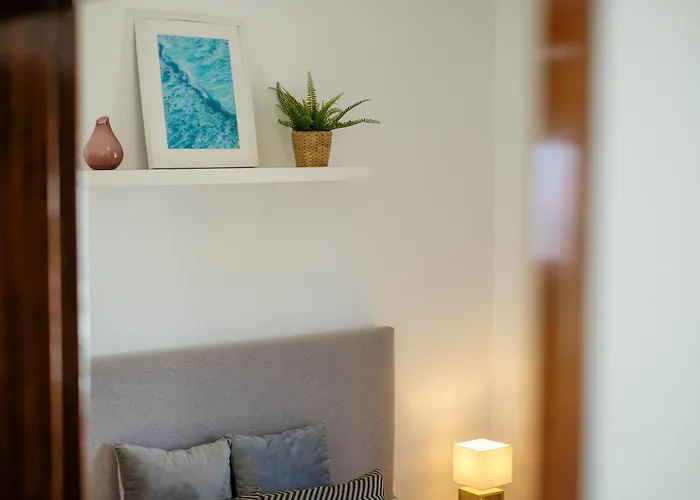 Seaing House * Falca